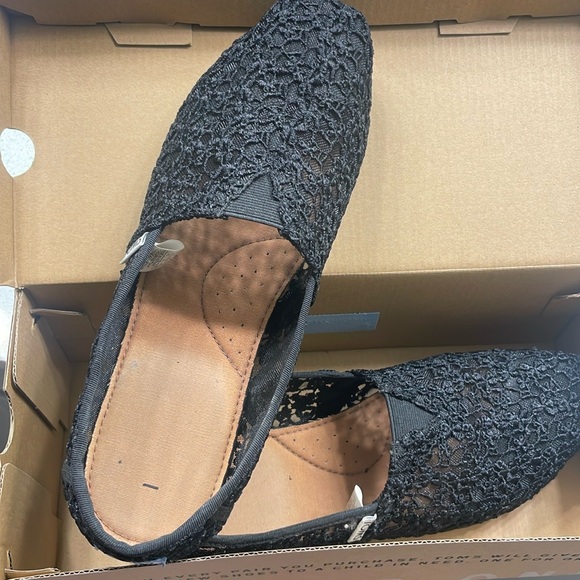 Black lace Toms - Picture 2 of 3